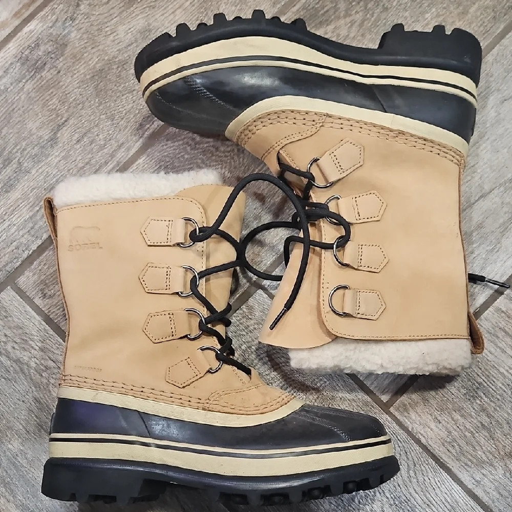 Sorel Women's Beige and Black Winter Boots